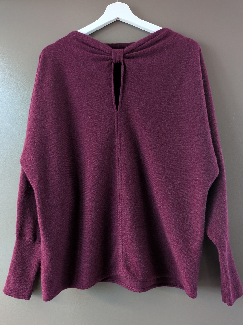 Club Monaco 100% Cashmere Keyhole Back Sweater Plum Burgundy Batwing Knit Large